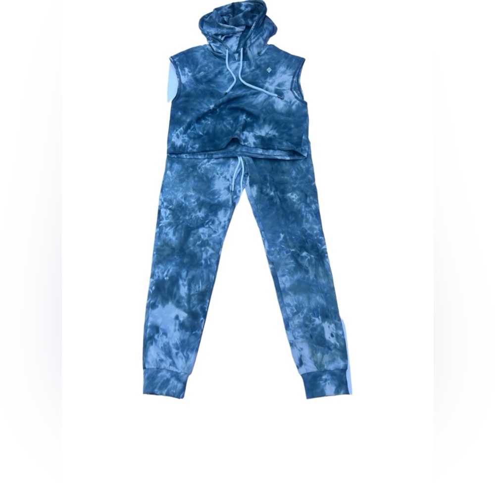 Stylish Women’s activewear joggers and top